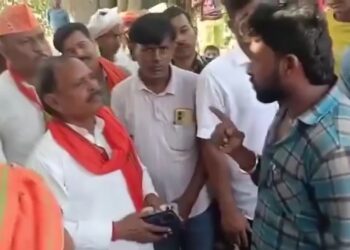 Bhabhua youth confronts MLA Bind