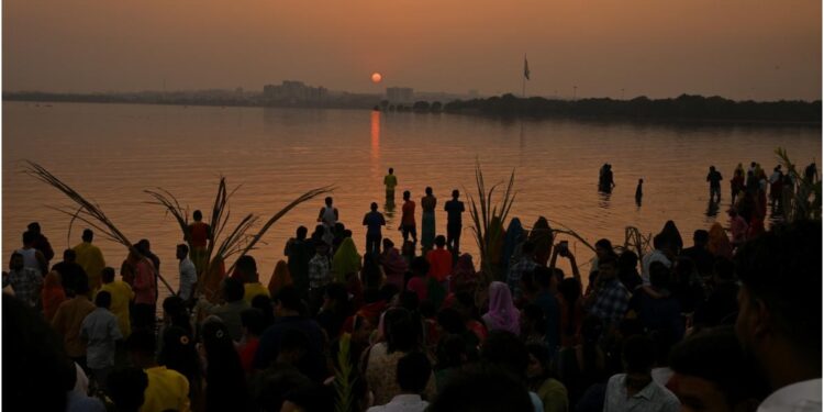 Patna District Administration Declares 13 Ghats Unsafe for Chhath Rituals, Issues Safety Alert for Devotees