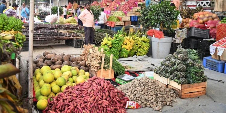 Bananas From Bengal, Apples From Kashmir: How Patna’s Markets Feed Chhath Devotion