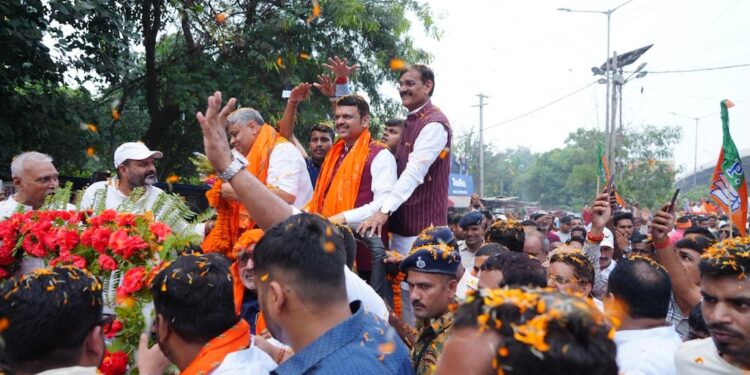 Devendra Fadnavis Dismisses 'Maha Thugbandhan,' Declares 'Strong NDA Wave' in Bihar