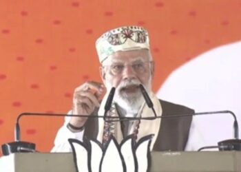 Lanterns Fade, Mobiles Shine: PM Modi’s Bihar Jibe Sparks Political Heat Before Polls