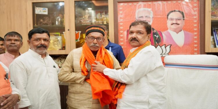 Dilip Jaiswal Welcomes Munger RJD Leaders and Hundreds of Members into BJP, Pledging Commitment to Development