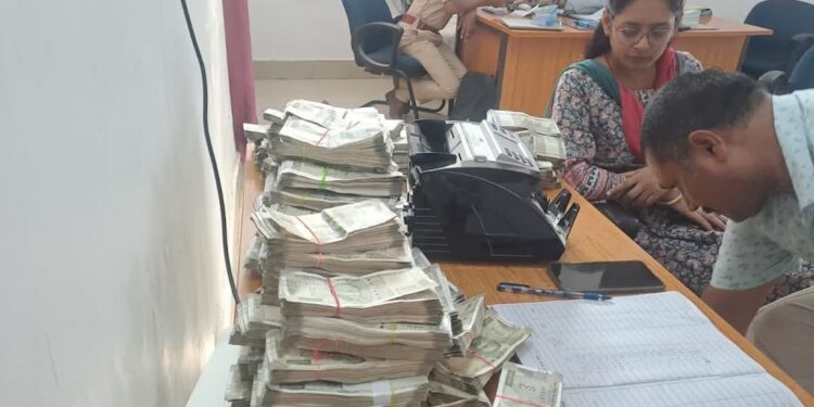 Election Alert: Rs 1 Crore Cash Seized in Gopalganj; Three Detained in Thawe Raid