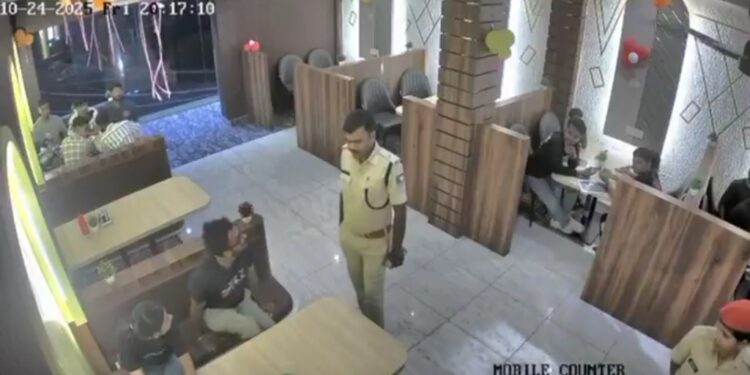 Bihar Police Caught on Camera Misbehaving with Siblings in Restaurant; Officer Faces Action after Video Goes Viral
