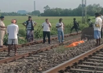 Tragedy Compounded by Apathy: Police Border Dispute Delays Recovery of Two Bodies on Railway Tracks in Motihari