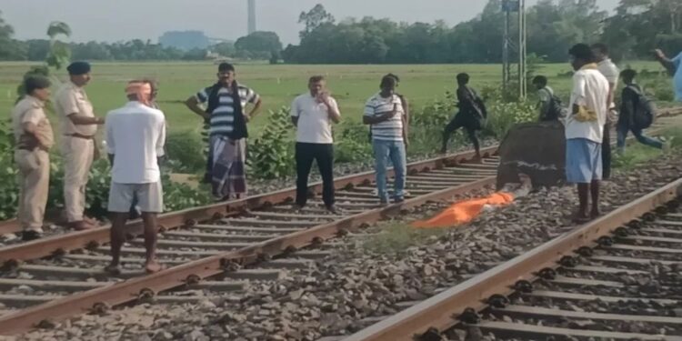 Tragedy Compounded by Apathy: Police Border Dispute Delays Recovery of Two Bodies on Railway Tracks in Motihari