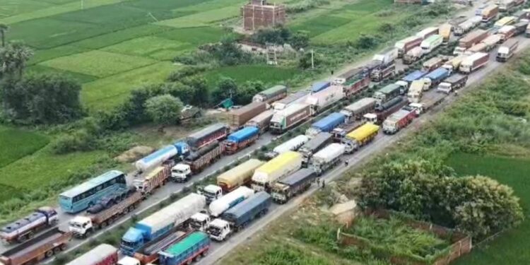 NH-19 Paralysed in Sasaram for Fifth Day: Traffic Grinds to a Halt as Truck Drivers Battle Hunger and Thirst