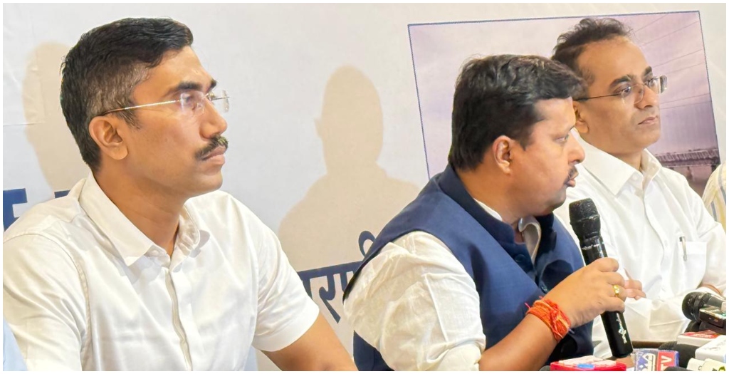 Old Drain Collapse Near Mithapur Market Causes Service Road and Flyover Approach Damage