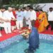 Bihar CM Nitish Kumar Offers Arghya to the Rising Sun at His Patna Residence to Mark End of Chhath Puja