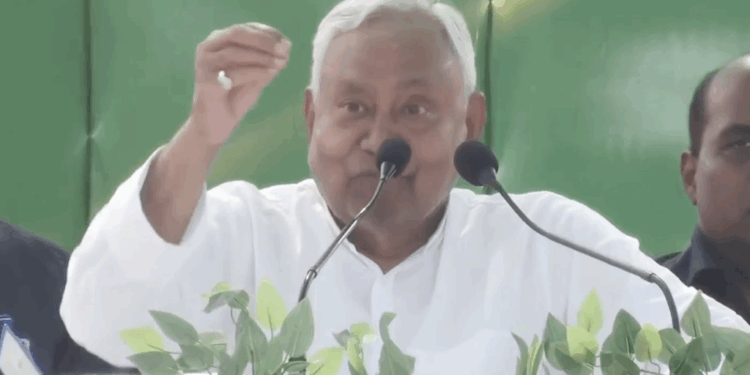 Bihar Elections: Nitish Targets 'Jungle Raj' in Lalu's Home Turf, Touts 20 Years of Development in Gopalganj Rally