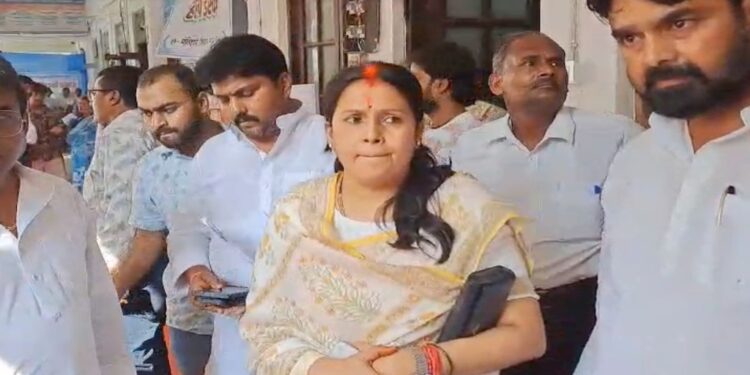 Husband vs. Wife: Marital Rift Turns Motihari Assembly Race into Political Soap Opera