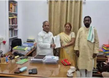 Big Blow to RJD: Tejashwi Yadav Leaves for Delhi, Two MLAs Resign Just Before Bihar Elections