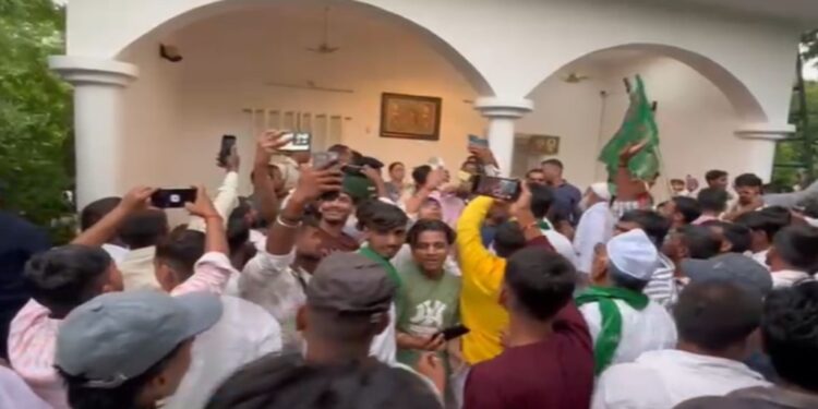 Protests Erupt at Lalu-Rabri Residence as RJD Workers Oppose MLA’s Re-Election Bid
