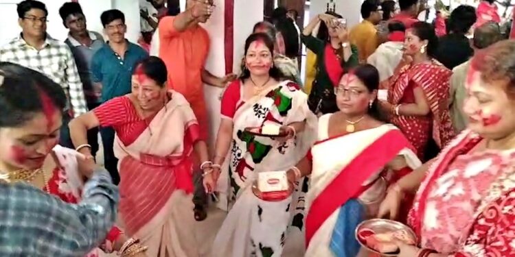 Vijayadashami in Bihar: Bengali Women Bid Farewell to Goddess Durga with Sindoor Khela