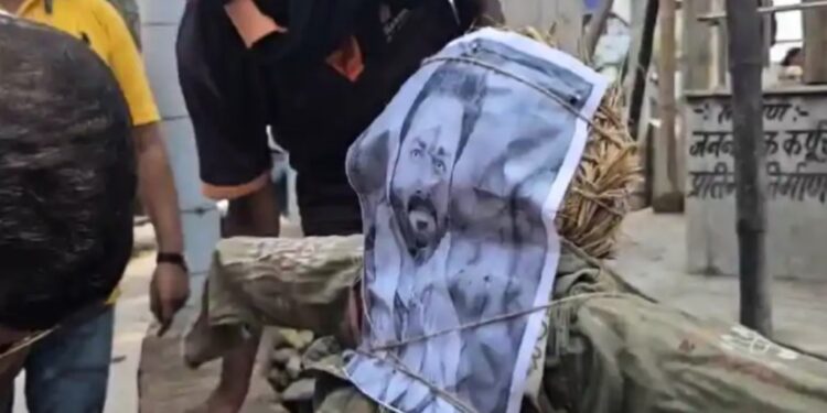 Sasaram Erupts in Protest as People Burn Pawan Singh’s Effigy Over Jyoti Singh Controversy