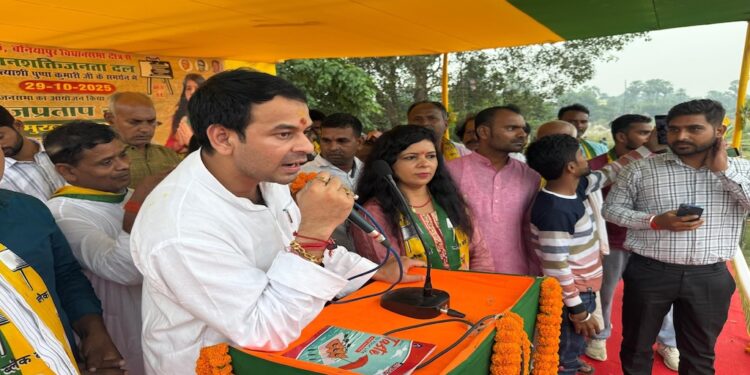 "What Does Someone Who Flees Abroad Know About Chhath?": Tej Pratap Yadav Takes a Dig at Rahul Gandhi, Snubs Mukesh Sahni