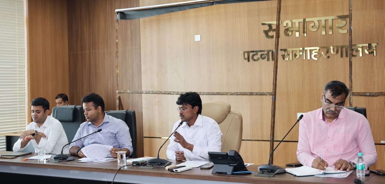 Patna DM Vows Clean, Transparent and Intimidation-Free Polls, Orders Strict Compliance with Election Commission Directives