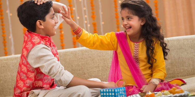 Bhai Dooj 2025: Sisters Urged to Observe Short Auspicious Window for Tilak Rituals