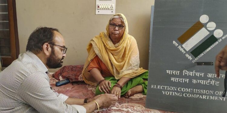 Bihar Elections: Postal Ballots for Senior Citizens and Disabled Voters as EC Steps Up Measures Against Fake News