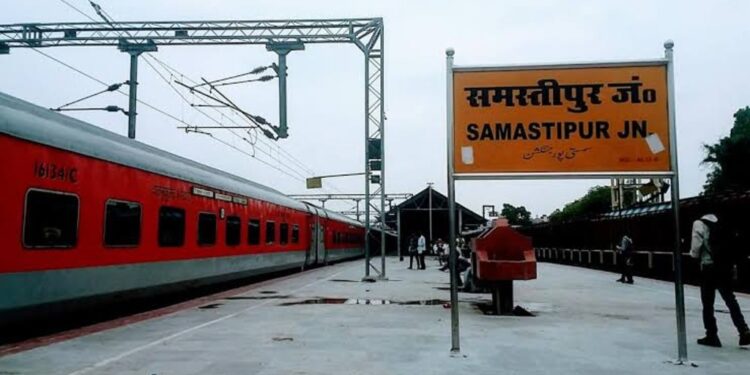 Ahead of Chhath Puja 2025, Bihar Railways Halts Platform Tickets — What’s Behind This Sudden Move?