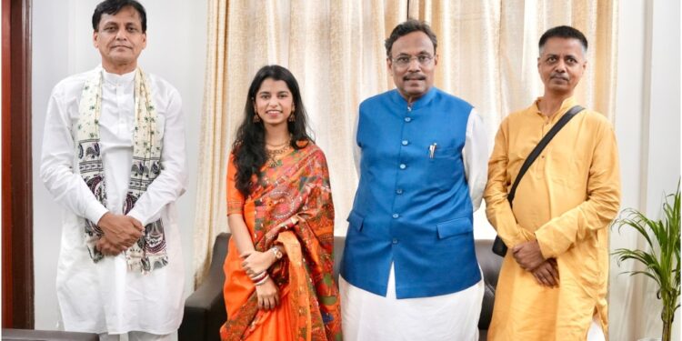 Bihar Politics: Singer Maithili Thakur Prepares for Political Debut, BJP Candidacy on the Cards