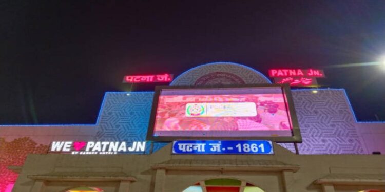 Railways Prohibit Sale of Bananas at Patna Junction Amid Drive to Tackle Littering and Improve Passenger Experience