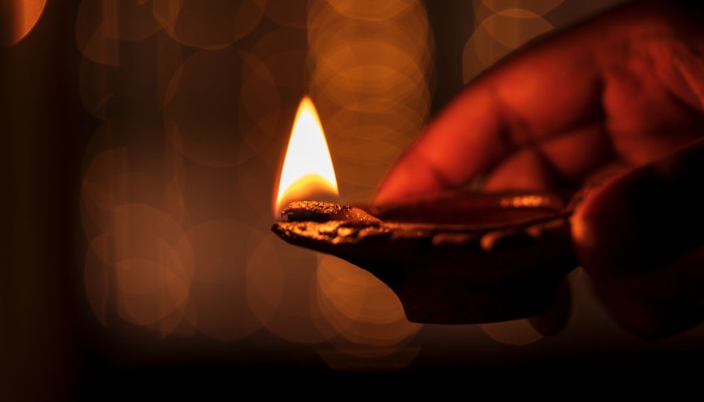 Dussehra Traditions: Light Lamps at Key Spots to Invite Wealth and Goddess Lakshmi’s Blessings