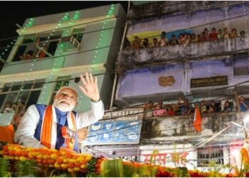 PM Modi Holds 40-Minute Road Show in Patna, Rallies Support for NDA Candidates