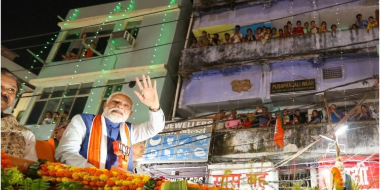 PM Modi Holds 40-Minute Road Show in Patna, Rallies Support for NDA Candidates