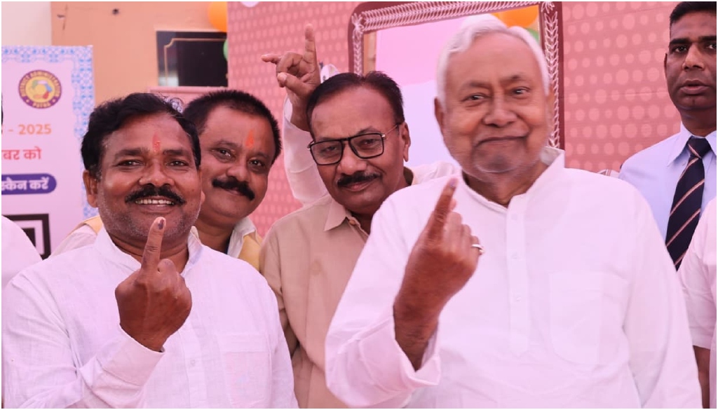 
Bihar Elections 2025: Nitish, Pawan, Samrat, Khesari Cast Votes as Polling Begins; Tej Pratap Missing from Lalu Family Photo
