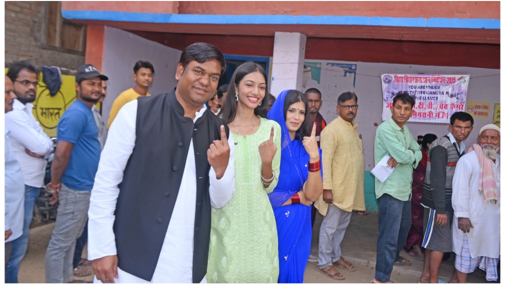 
Bihar Elections 2025: Nitish, Pawan, Samrat, Khesari Cast Votes as Polling Begins; Tej Pratap Missing from Lalu Family Photo
