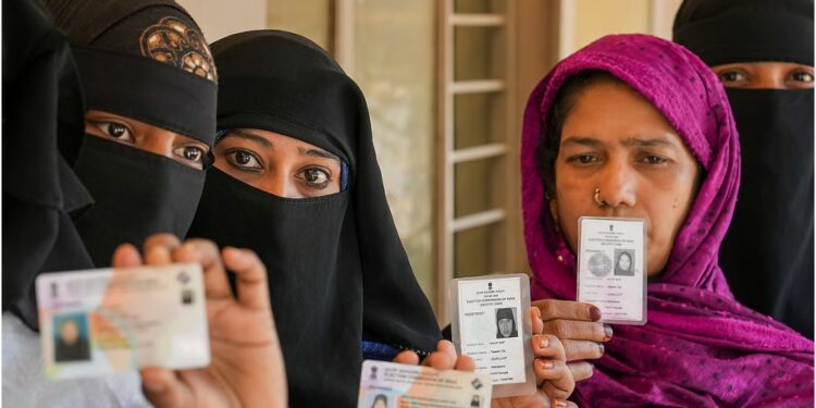Election Commission Assigns Special Duty to Verify Women in Burqas, Anganwadi Workers Conduct Identity Checks