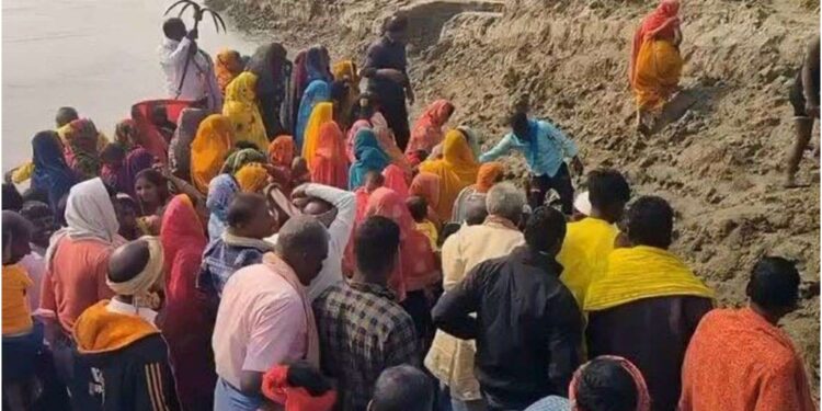 Bihar Elections 2025: Voters Brave Rivers and Tough Roads to Cast Their Ballots in Bihpur