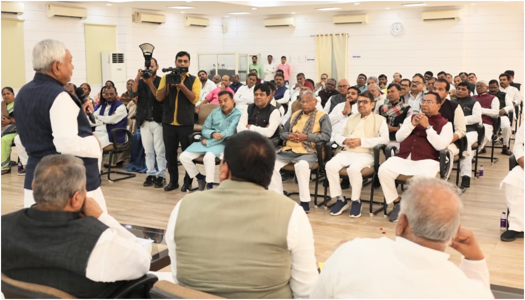 Nitish Kumar Elected JD(U) Legislative Party Leader, Swearing-In Tomorrow; See Probable List of Ministers