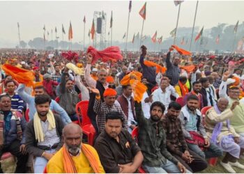 "Jodi Modi Nitish Ke Hit Hoi" Rings Out at Gandhi Maidan as Ministers, Dignitaries and Public Wave Gamchas in Welcome