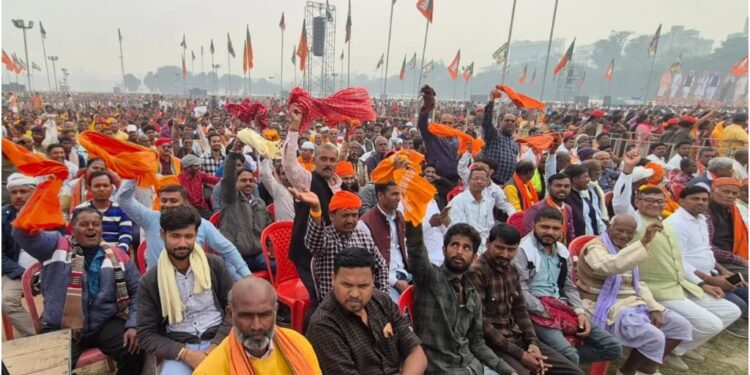 "Jodi Modi Nitish Ke Hit Hoi" Rings Out at Gandhi Maidan as Ministers, Dignitaries and Public Wave Gamchas in Welcome