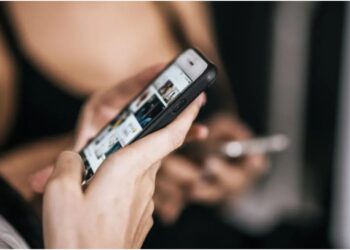 Reel Lovers Beware: Excessive Phone Use Linked to Rising Cases of ‘Popcorn Brain Syndrome’