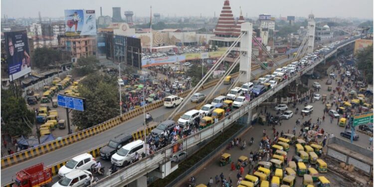 Traffic Chaos at GPO and Station Roundabouts as Autos and E-Rickshaws Flout Rules; Parking Banned at Four Key Spots