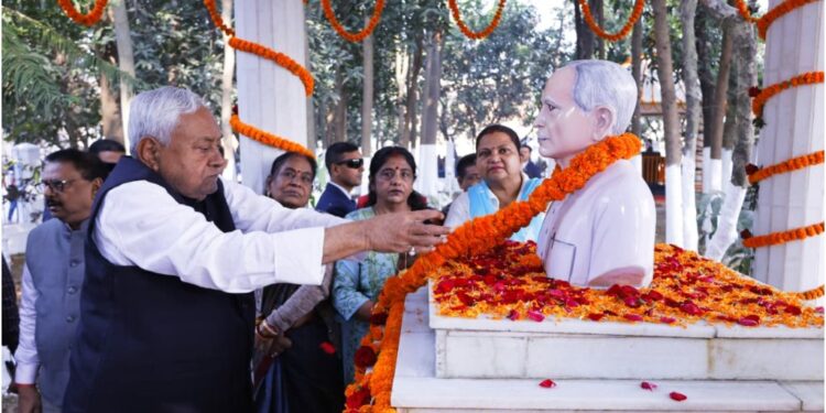 CM Nitish Kumar Visits Ancestral Village for the First Time Since 10th Term, Pays Tribute to Father on Death Anniversary