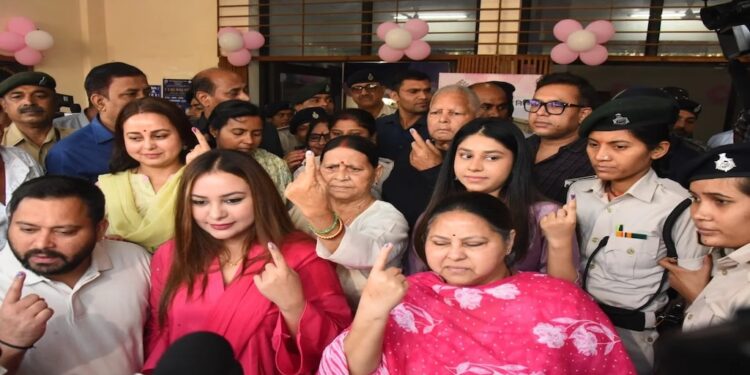 Bihar Elections: Rabri’s Maternal Side Shines Through: “Tej Pratap Is Fighting on His Own Feet, My Best Wishes to Both Sons”