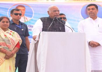 Mallikarjun Kharge Alleges Rift in NDA, Says Nitish Kumar ‘Erased’ from Modi’s Bihar Campaign