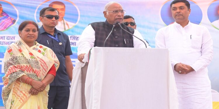 Mallikarjun Kharge Alleges Rift in NDA, Says Nitish Kumar ‘Erased’ from Modi’s Bihar Campaign