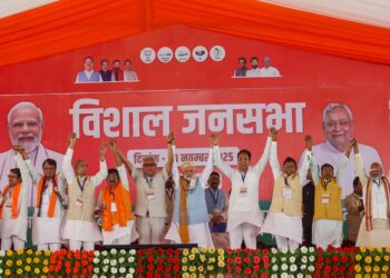 PM Modi Takes Veiled Swipe at RJD, Questions ‘Disappearance’ of Lalu Yadav’s Photo from Party Posters