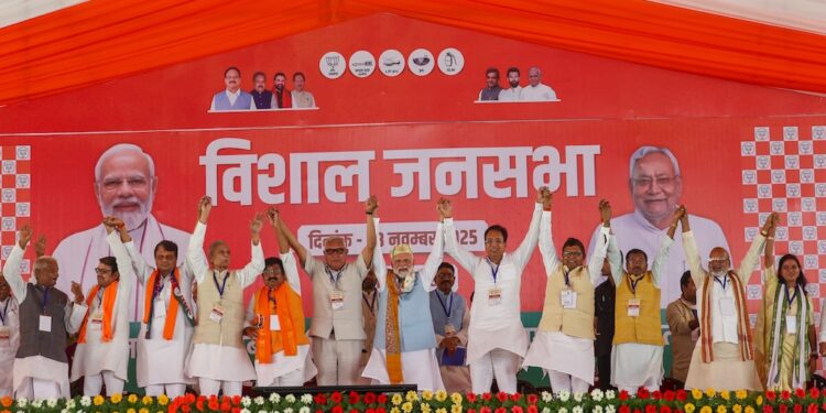 PM Modi Takes Veiled Swipe at RJD, Questions ‘Disappearance’ of Lalu Yadav’s Photo from Party Posters