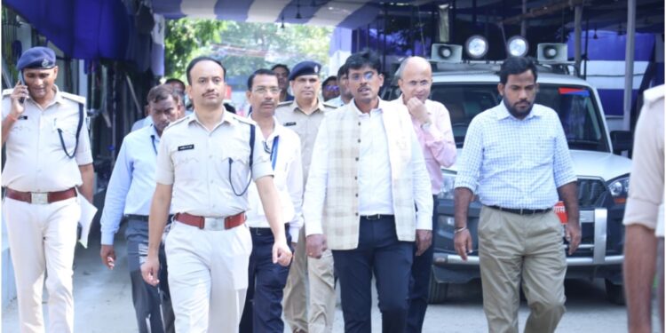 Patna District Magistrate Inspects AN College, Orders Full Preparations for Vote Counting