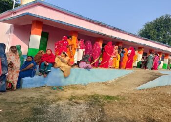 Bihar Elections: Patna Sees 23.44% Turnout by 11am, Nitish Kumar and Ravi Shankar Prasad Cast Votes