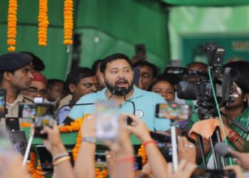 Tejashwi Yadav Races Across 18 Rallies in Champaran, Promises Jobs and Rs. 30,000 Support to Women