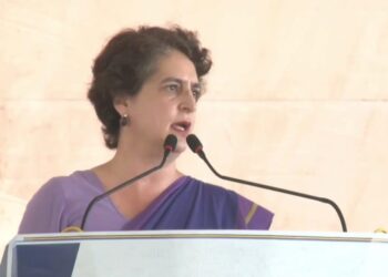 Priyanka Gandhi Accuses PM of “Measuring Poster Photos” at Motihari Rally