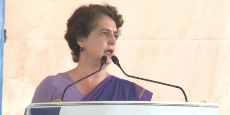 Priyanka Gandhi Accuses PM of “Measuring Poster Photos” at Motihari Rally