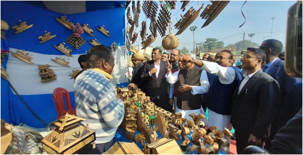 CM Nitish Kumar Visits Sonepur Fair After 20 Years, Takes Special Interest in Art, Crafts and Safety Exhibitions